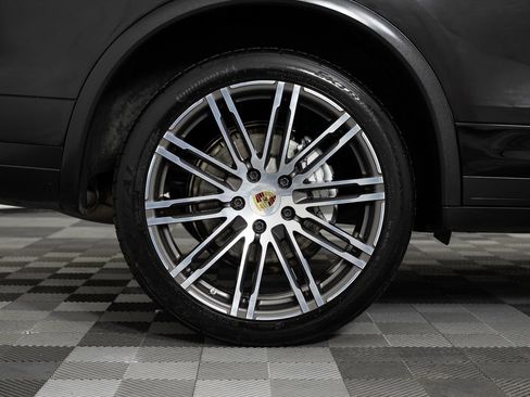Used 2017 Porsche Cayenne S image 43