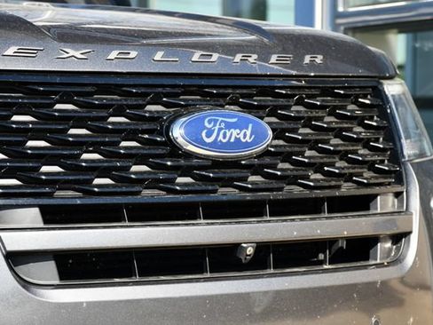 Used 2018 Ford Explorer Sport w/ Equipment Group 401A AWD/4WD image 13