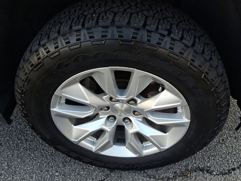 Used 2019 Chevrolet Silverado 1500 Custom w/ Custom Value Package image 9