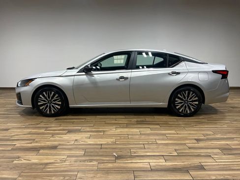 Used 2025 Nissan Altima 2.5 SV FWD image 17
