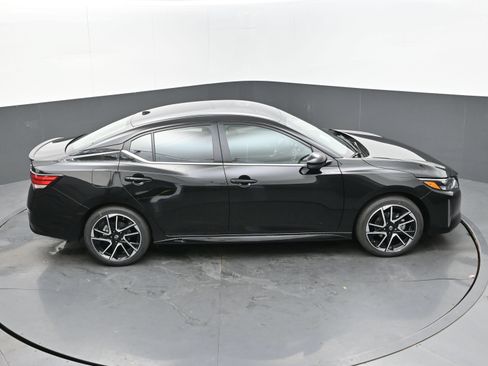 Certified 2025 Nissan Sentra SR FWD image 36