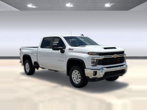 Used 2024 Chevrolet Silverado 2500 LT AWD/4WD image 7