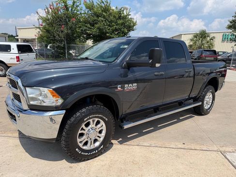 Used 2018 RAM 2500 Tradesman w/ Chrome Appearance Group AWD/4WD image 4