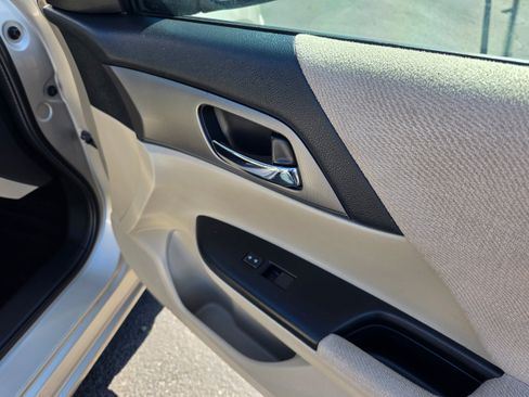 Used 2013 Honda Accord LX image 22