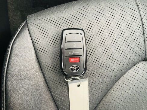 New 2026 Toyota Highlander Platinum image 26