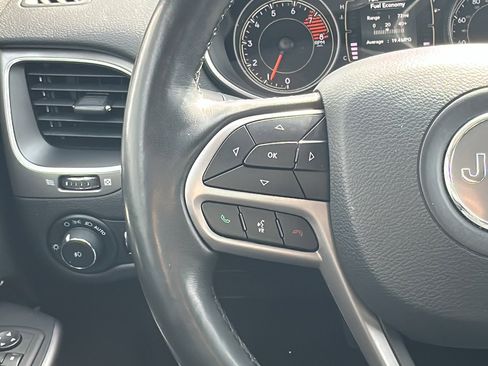 Used 2021 Jeep Cherokee Latitude Lux image 16