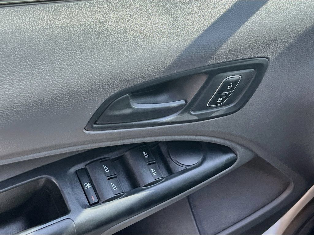 Used 2022 Ford Transit Connect XL FWD image 17
