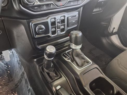 Used 2023 Jeep Gladiator Sport image 7