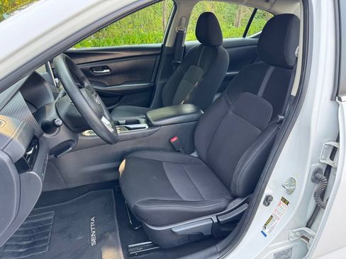 Used 2024 Nissan Sentra SV FWD image 10
