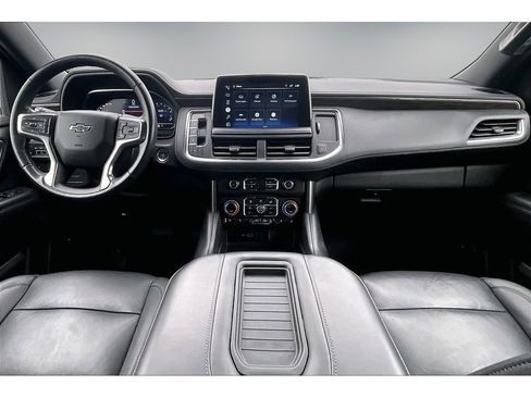 Used 2022 Chevrolet Tahoe Z71 w/ Luxury Package AWD/4WD image 7