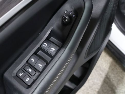 Used 2024 Jeep Grand Cherokee Limited image 12