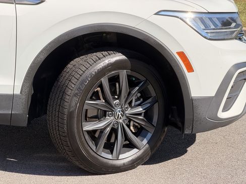 Used 2024 Volkswagen Tiguan SE FWD image 5
