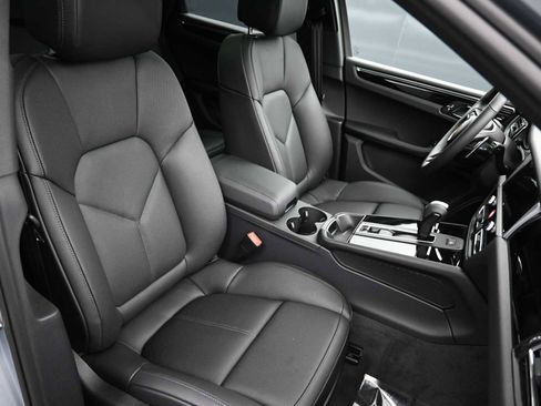 New 2026 Porsche Macan image 27