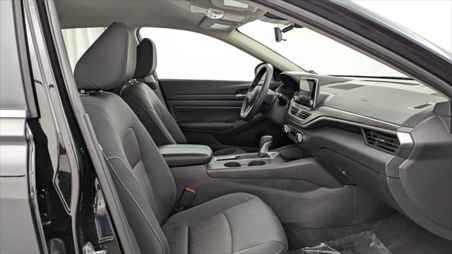 Used 2025 Nissan Altima 2.5 SV FWD image 21