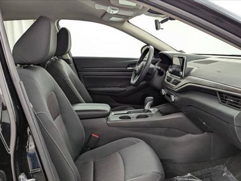 Used 2025 Nissan Altima 2.5 SV FWD image 21