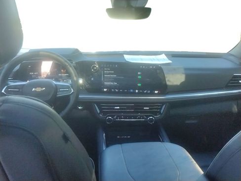 Used 2025 Chevrolet Suburban Premier image 12