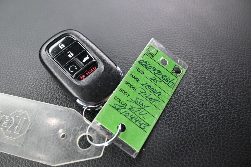 Used 2025 Honda Pilot EX-L image 29