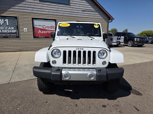 Used 2017 Jeep Wrangler Unlimited Sahara w/ Dual Top Group AWD/4WD image 2