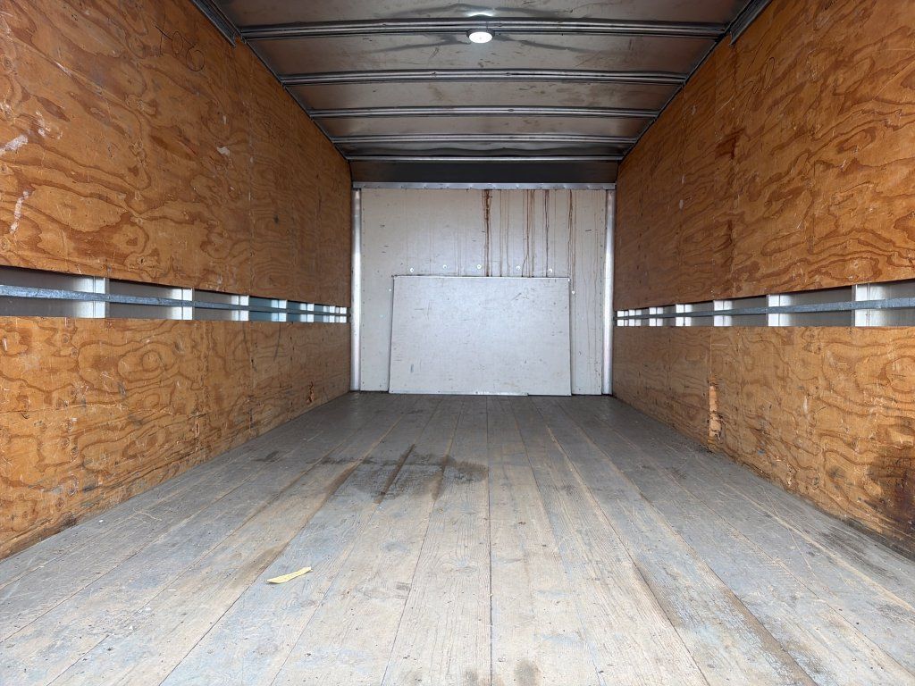 Used 2019 Ford E-450 and Econoline 450 Super Duty w/ Exterior Upgrade Package RWD image 19