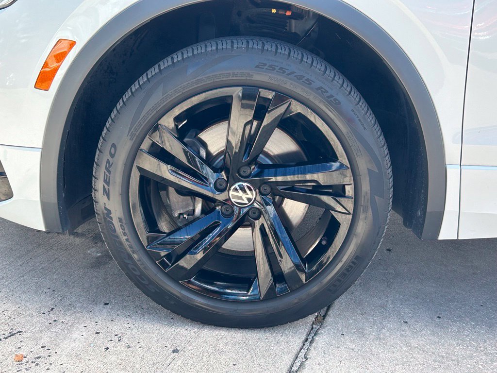 Certified 2024 Volkswagen Tiguan SE R-Line FWD image 37