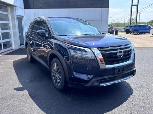 Used 2024 Nissan Pathfinder SL AWD/4WD image 7