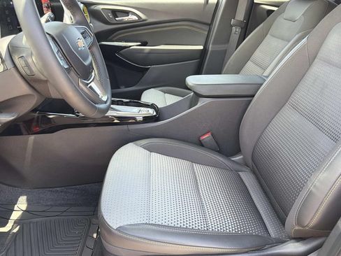 Used 2024 Chevrolet Trax LT w/ Driver Confidence Package FWD image 13