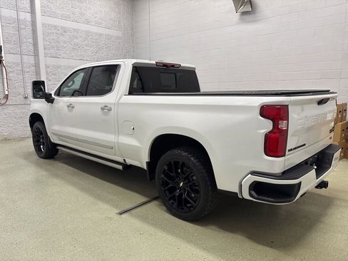 Used 2023 Chevrolet Silverado 1500 High Country w/ High Country Premium Package image 7