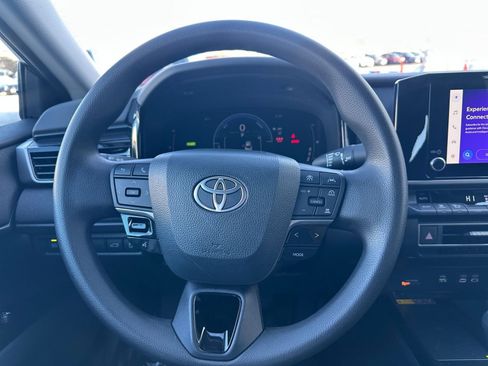 Used 2025 Toyota Camry LE image 27
