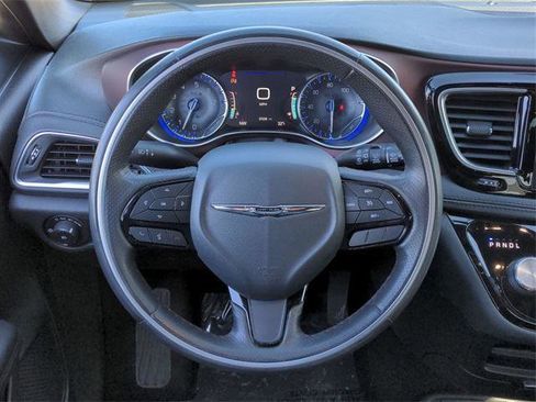 Certified 2020 Chrysler Pacifica Limited FWD image 25