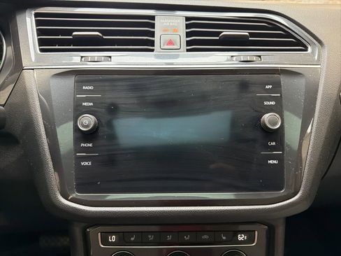 Used 2019 Volkswagen Tiguan SE FWD image 19