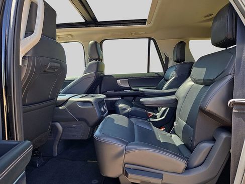 Used 2025 Ford Expedition Max Platinum AWD/4WD image 13