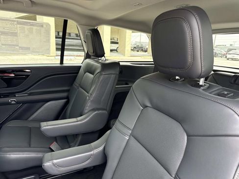 New 2026 Lincoln Aviator AWD image 14