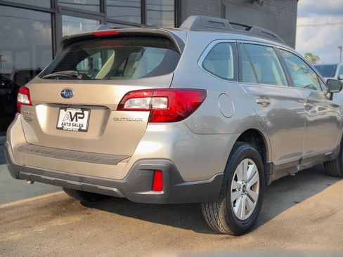 Used 2019 Subaru Outback 2.5i AWD/4WD image 2