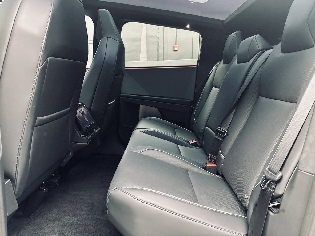 Used 2024 Tesla Cybertruck AWD Crew Cab image 18