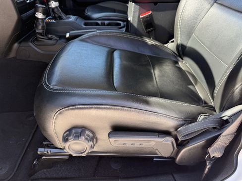 Used 2023 Jeep Wrangler Sahara image 27