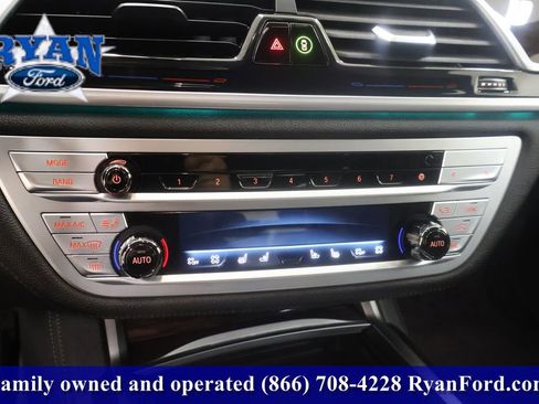 Used 2022 BMW 750i xDrive w/ Executive Package image 23