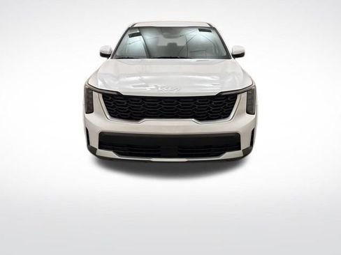 Certified 2025 Kia Sorento LX image 2