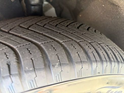 Used 2024 Chrysler Pacifica Limited FWD image 26