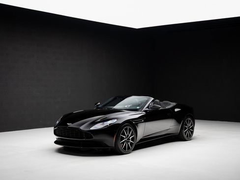 Used 2019 Aston Martin DB11 Volante RWD image 5