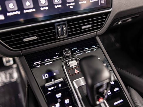 Used 2022 Porsche Cayenne S Platinum image 28