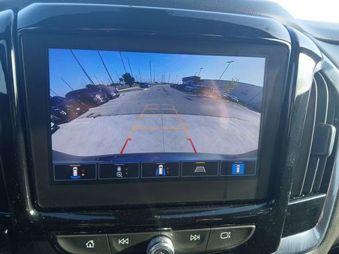Used 2023 Chevrolet Traverse Premier image 30