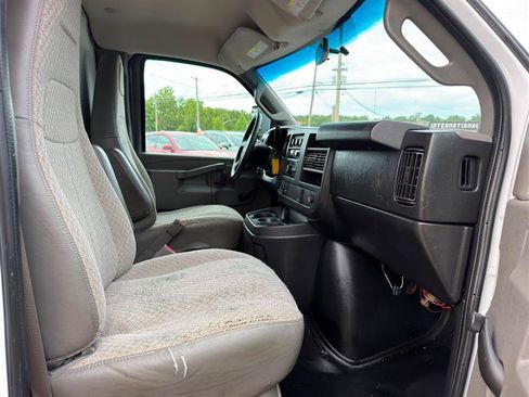 Used 2018 Chevrolet Express 3500 Extended w/ Driver Convenience Package RWD image 14