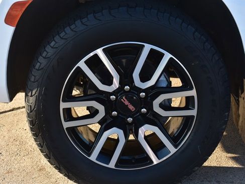 Used 2024 GMC Yukon AT4 image 11