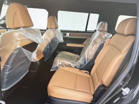 Used 2026 Hyundai Santa Fe Limited AWD/4WD image 7