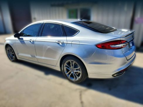 Used 2017 Ford Fusion SE w/ Equipment Group 201A image 7