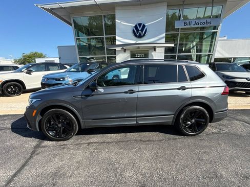 Used 2024 Volkswagen Tiguan SE R-Line AWD/4WD image 3