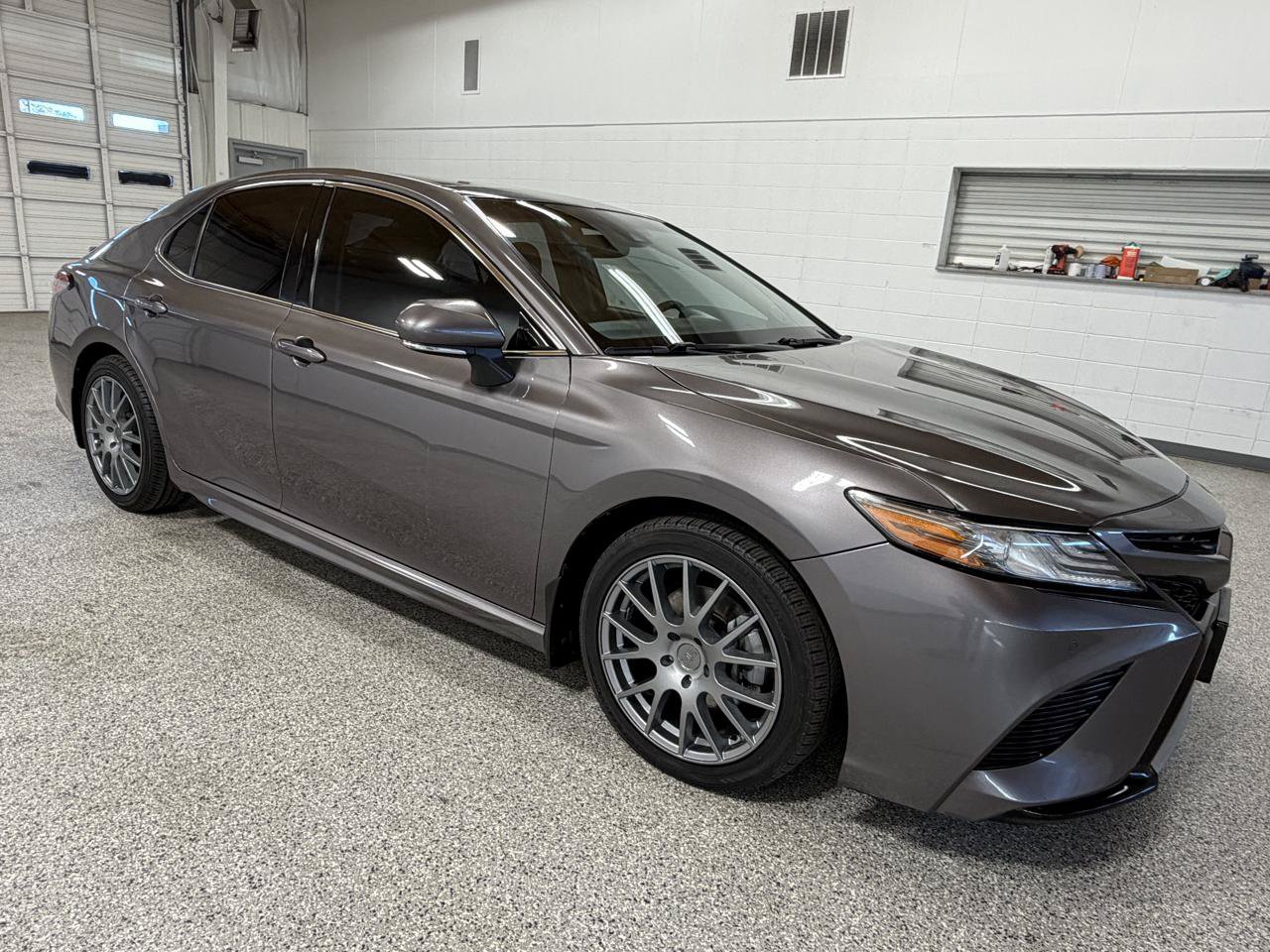 Used 2018 Toyota Camry XSE FWD image 4
