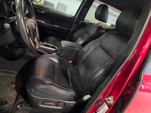 Used 2021 Toyota Tacoma TRD Sport w/ TRD Premium Sport Package AWD/4WD image 6