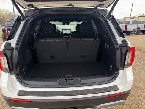 New 2026 Ford Explorer Platinum image 9