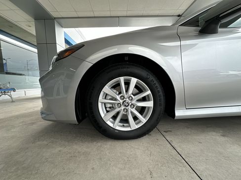 Used 2025 Toyota Camry LE FWD image 30